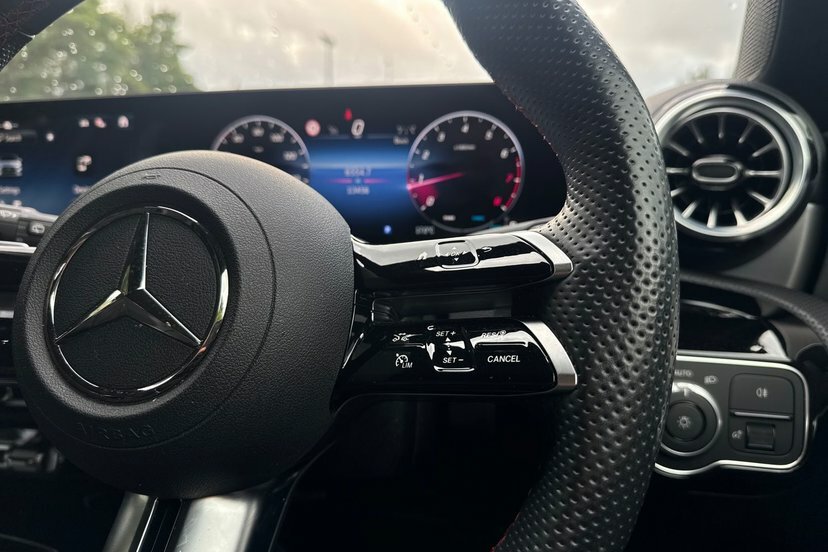 Mercedes-Benz A Class A180 Amg Line Premium Plus 2025 Grey #30