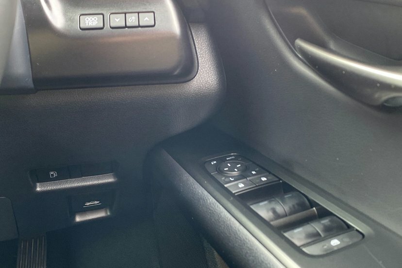 Lexus UX 72.8Kwh Takumi Black #11