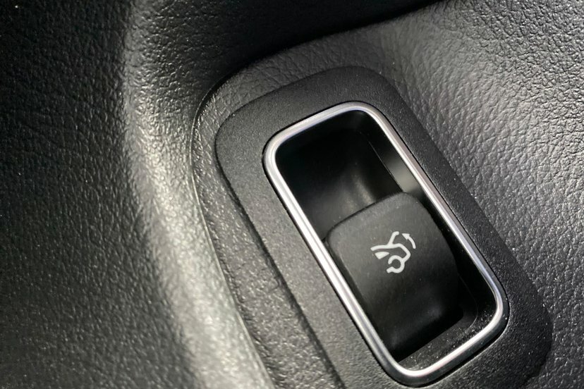 Mercedes-Benz CLA Class Cla 200 Amg Line Premium Tip Red #42