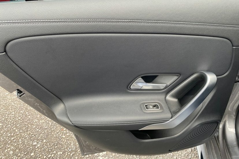Mercedes-Benz CLA Class Cla 200 Amg Line Premium Tip Red #28