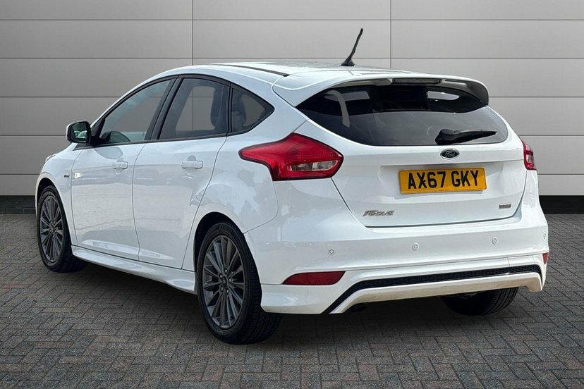 Ford Focus 1.0T Ecoboost St-line Hatchback White #3