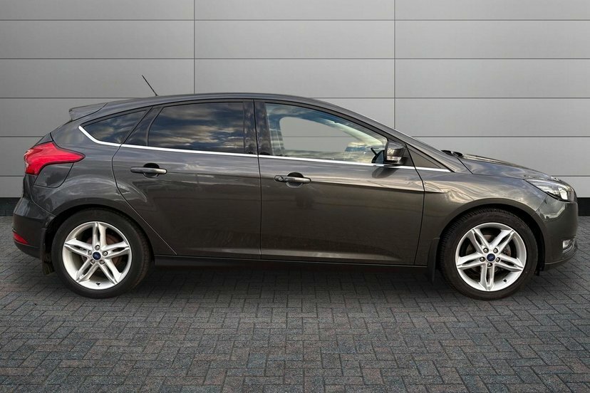 Ford Focus 1.0T Ecoboost Titanium Hatchback Grey #4