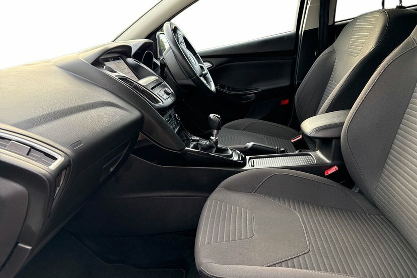 Ford Focus 1.0T Ecoboost Titanium Hatchback Grey #2