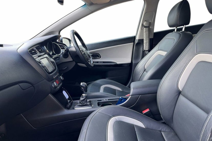 Kia Ceed 1.6 Crdi 4 Hatchback 134 Bhp Silver #2