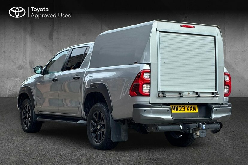 Toyota HILUX 2.8 D-4d Invincible X Pickup Double Cab Silver #4