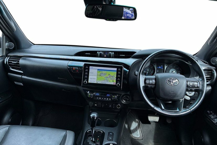 Toyota HILUX 2.8 D-4d Invincible X Pickup Double Cab Silver #5