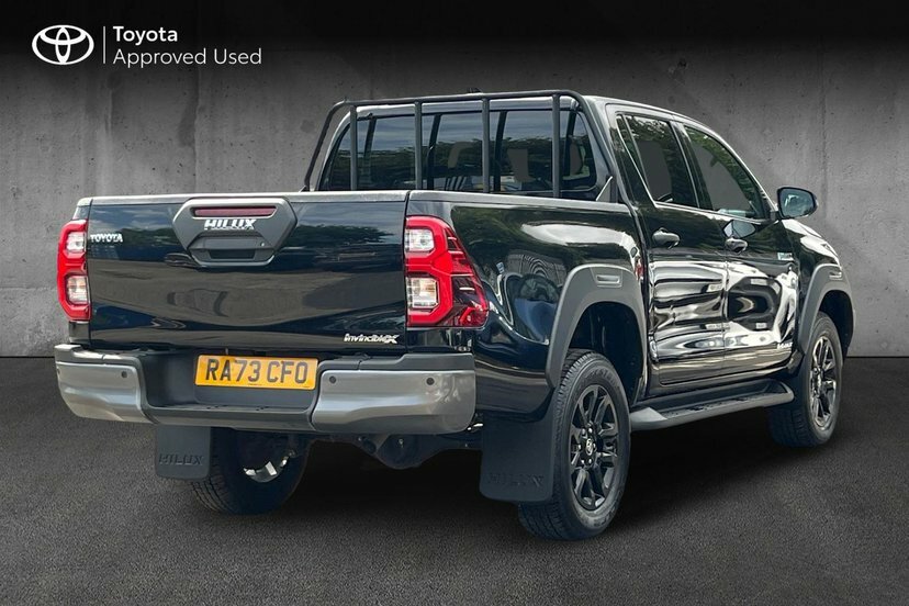 Toyota HILUX 2.8 D-4d Invincible X Pickup Double Cab Black #2
