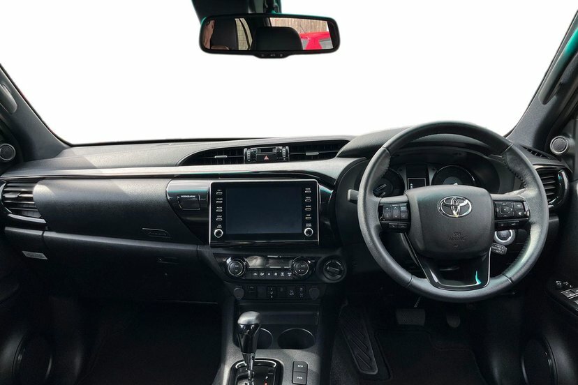 Toyota HILUX 2.8 D-4d Invincible X Pickup Double Cab Black #5