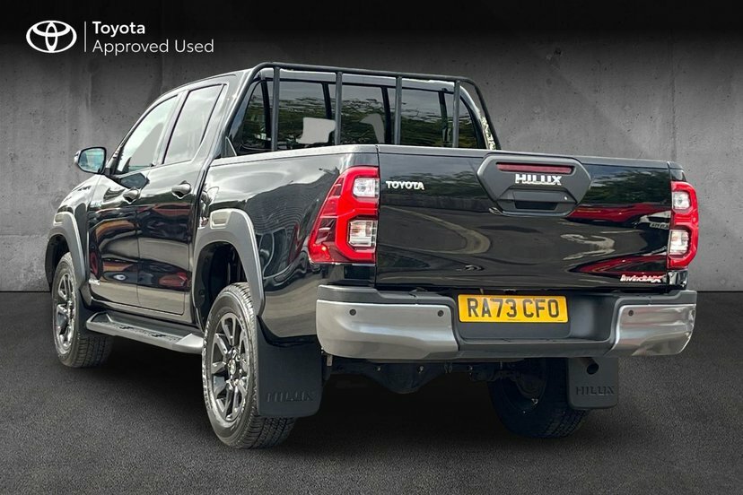 Toyota HILUX 2.8 D-4d Invincible X Pickup Double Cab Black #4
