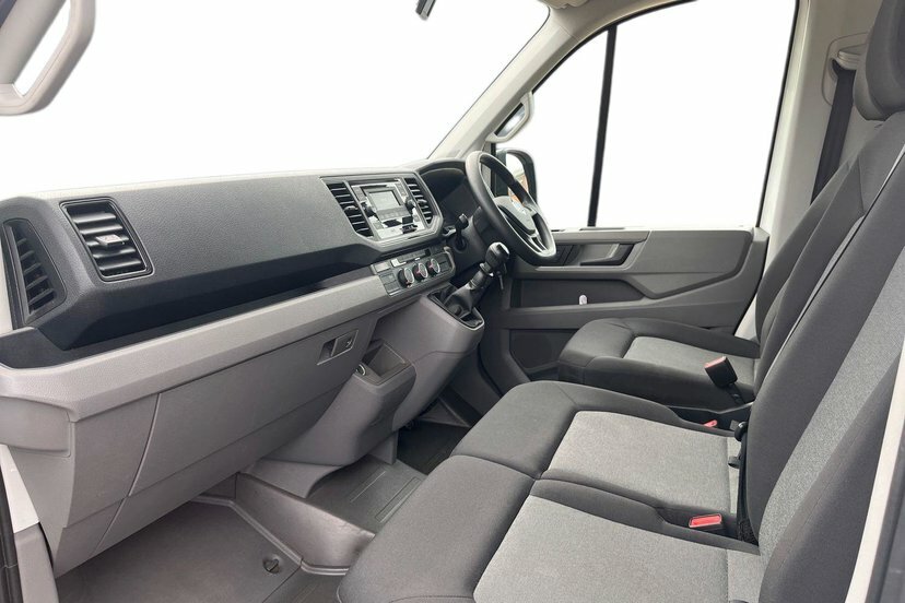 Volkswagen Crafter 2.0 Tdi Cr35 Startline Luton Lwb White #2