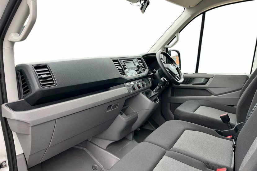 Volkswagen Crafter 2.0 Tdi Cr35 Startline Luton Lwb White #2