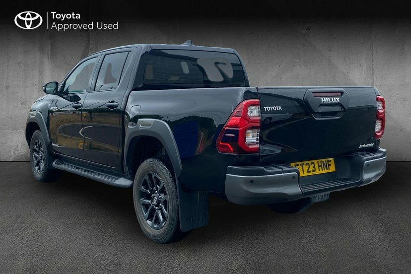 Toyota HILUX 2.8 D-4d Invincible X Pickup Double Cab Black #4