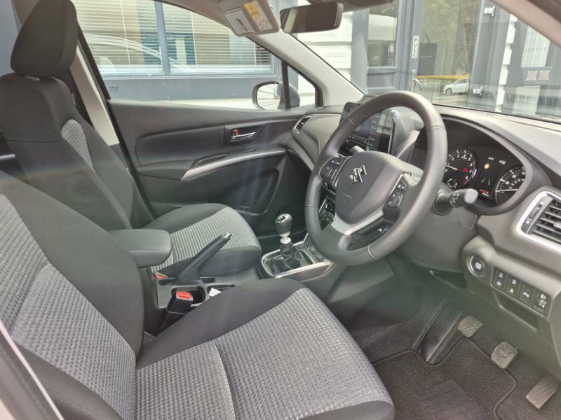Suzuki S Cross Motion White #13