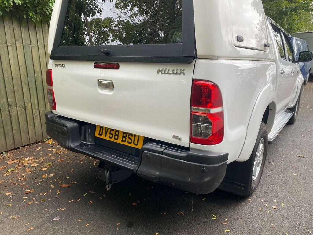 Toyota HILUX 2.5 D-4d Hl2 4Wd White #3