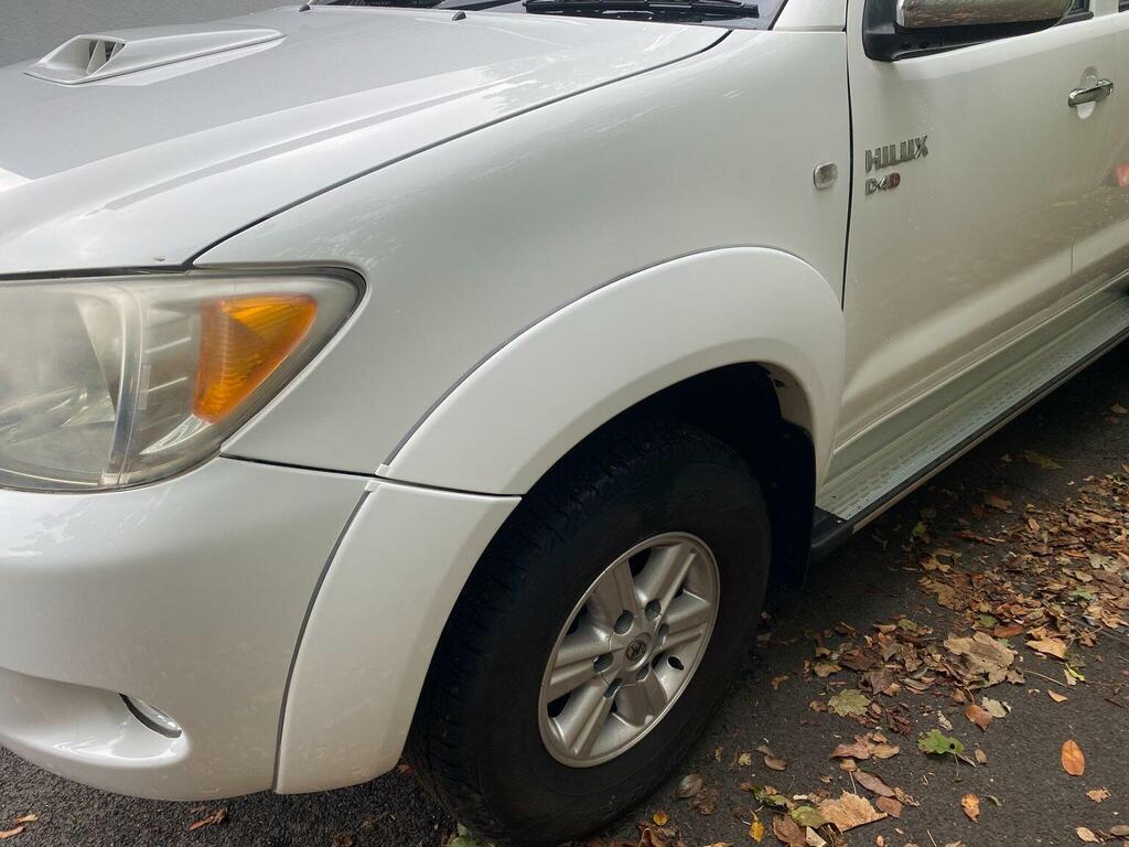 Toyota HILUX 2.5 D-4d Hl2 4Wd White #5