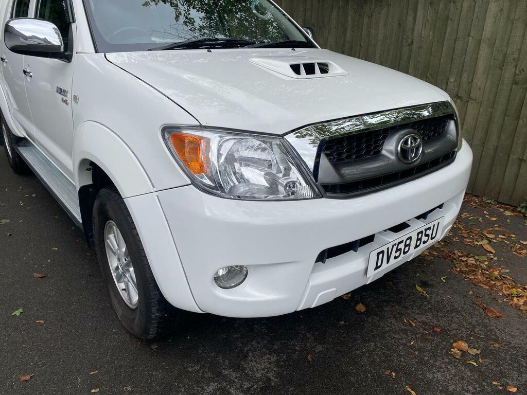 Toyota HILUX 2.5 D-4d Hl2 4Wd White #2