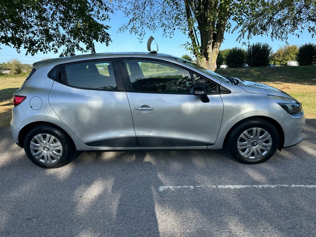 Renault Clio 1.2L Expression Silver #2