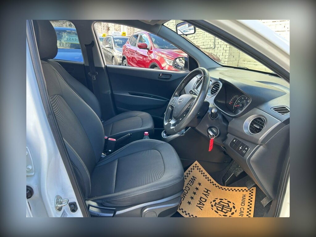 Hyundai I10 Hatchback White #9