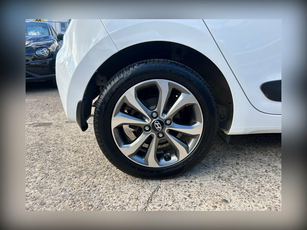 Hyundai I10 Hatchback White #7