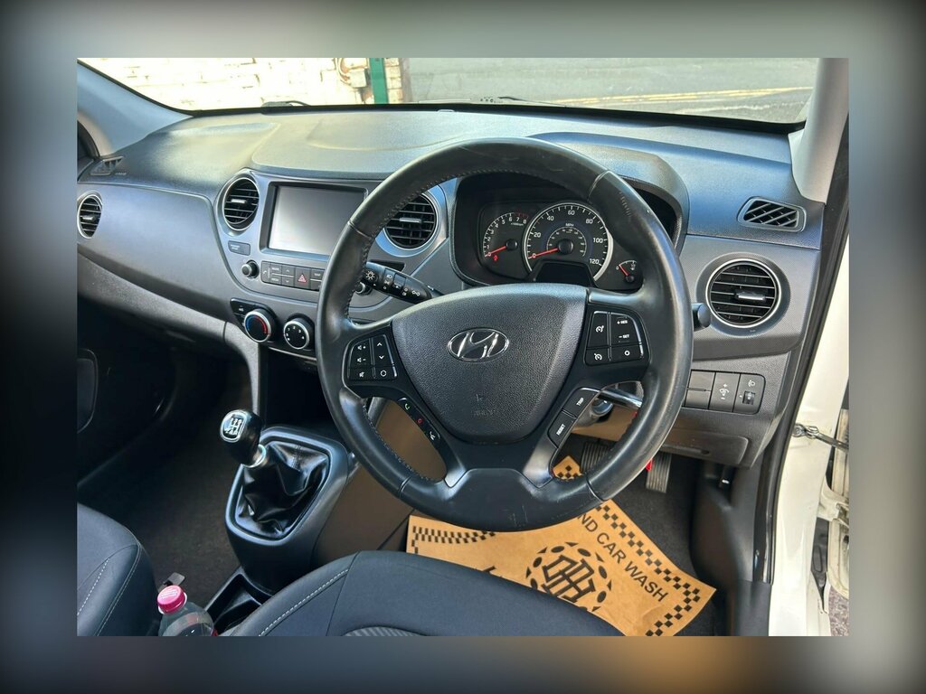 Hyundai I10 Hatchback White #8