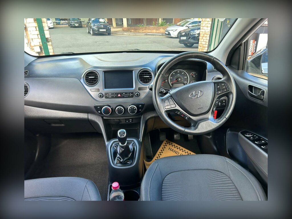 Hyundai I10 Hatchback White #10