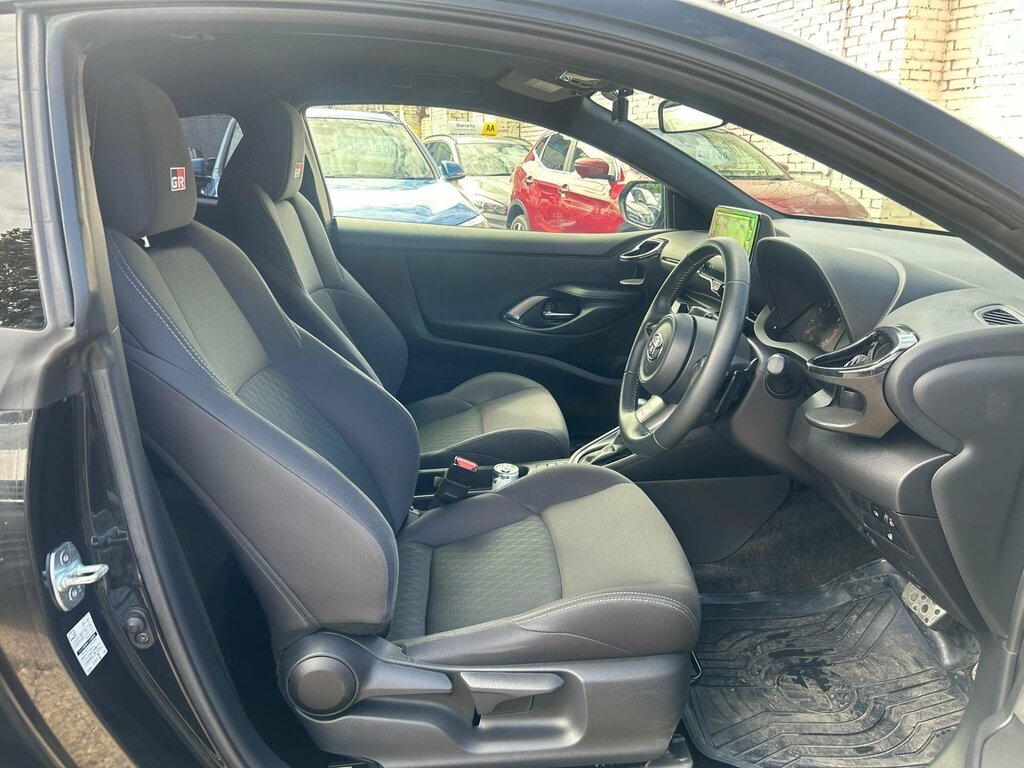 Toyota Yaris Dynamic Red #11