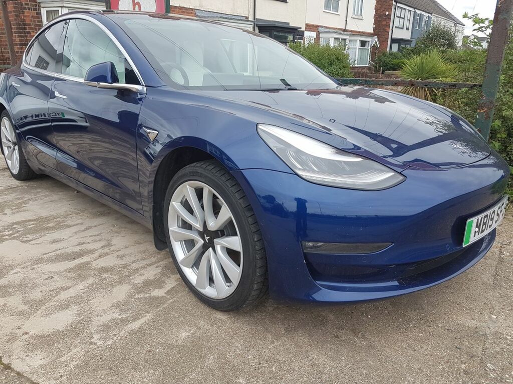 Tesla Model 3 Standard Plus Blue