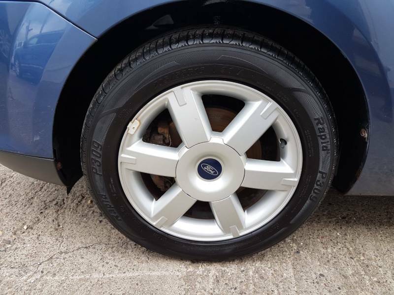 Ford Focus Hatchback 2.0 Ghia 200555 Blue #30