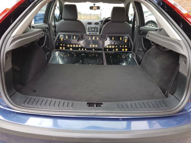 Ford Focus Hatchback 2.0 Ghia 200555 Blue #25