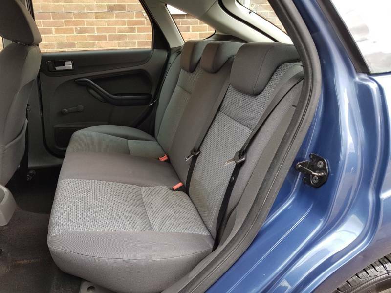 Ford Focus Hatchback 2.0 Ghia 200555 Blue #17