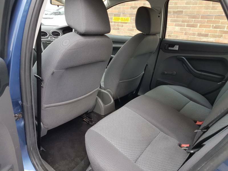 Ford Focus Hatchback 2.0 Ghia 200555 Blue #16