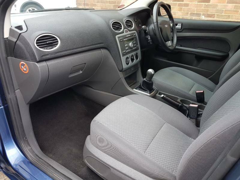 Ford Focus Hatchback 2.0 Ghia 200555 Blue #12