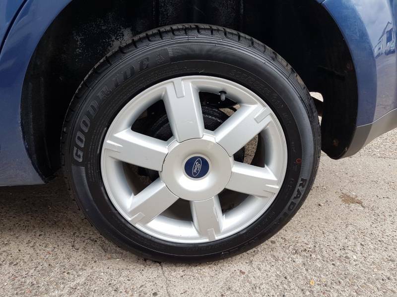 Ford Focus Hatchback 2.0 Ghia 200555 Blue #29