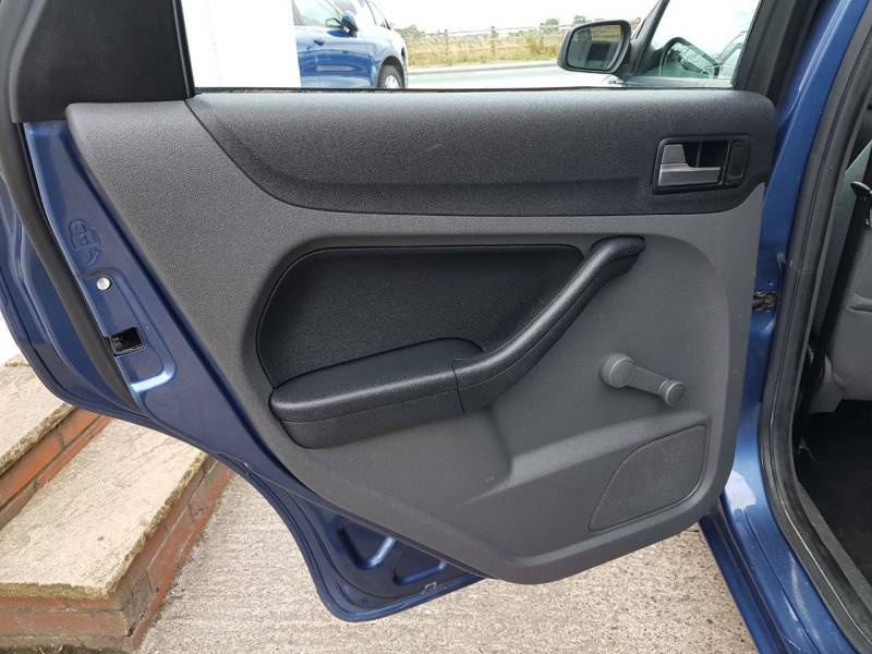 Ford Focus Hatchback 2.0 Ghia 200555 Blue #18
