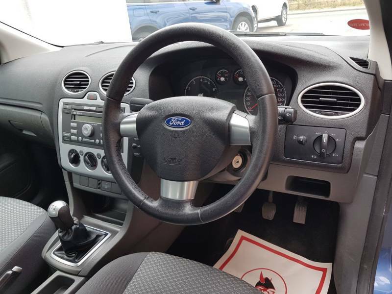 Ford Focus Hatchback 2.0 Ghia 200555 Blue #9