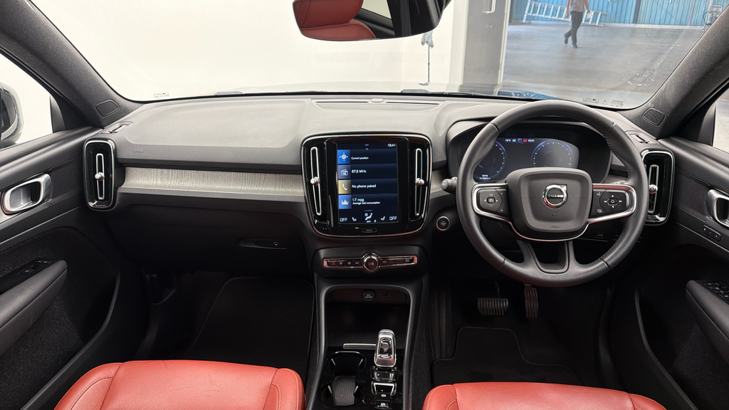 Volvo XC40 1.5 T3 Inscription Euro 6 Ss Black #4