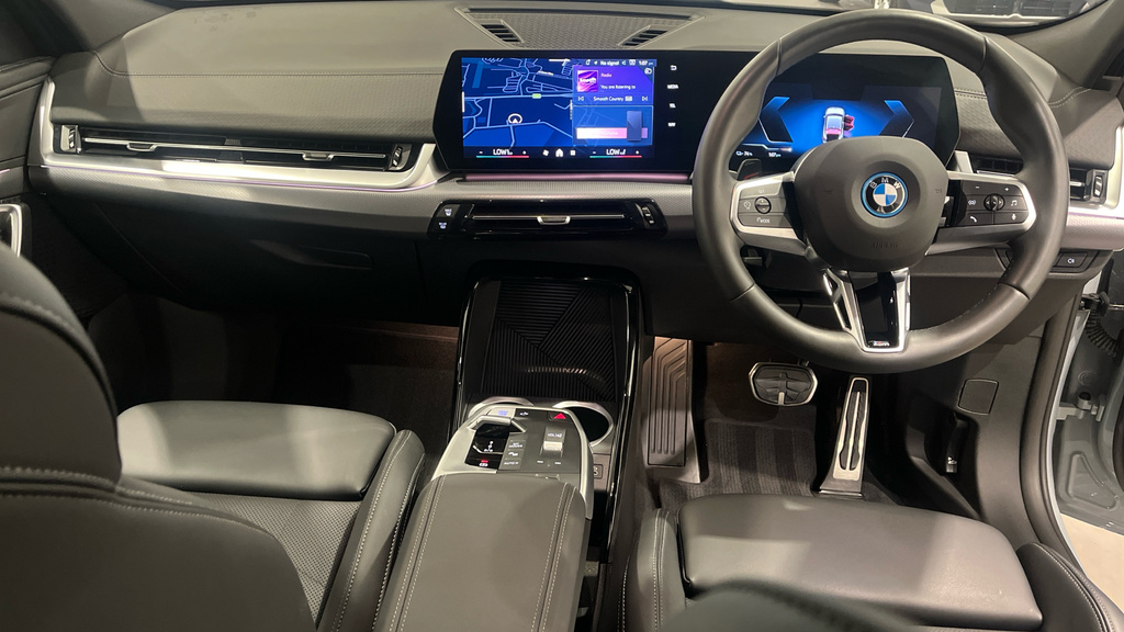 BMW iX2 30 66.5Kwh Shadow Edition Xdrive 11Kw Ch Grey #4