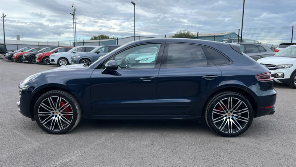 Porsche Macan Turbo Pdk Black #44