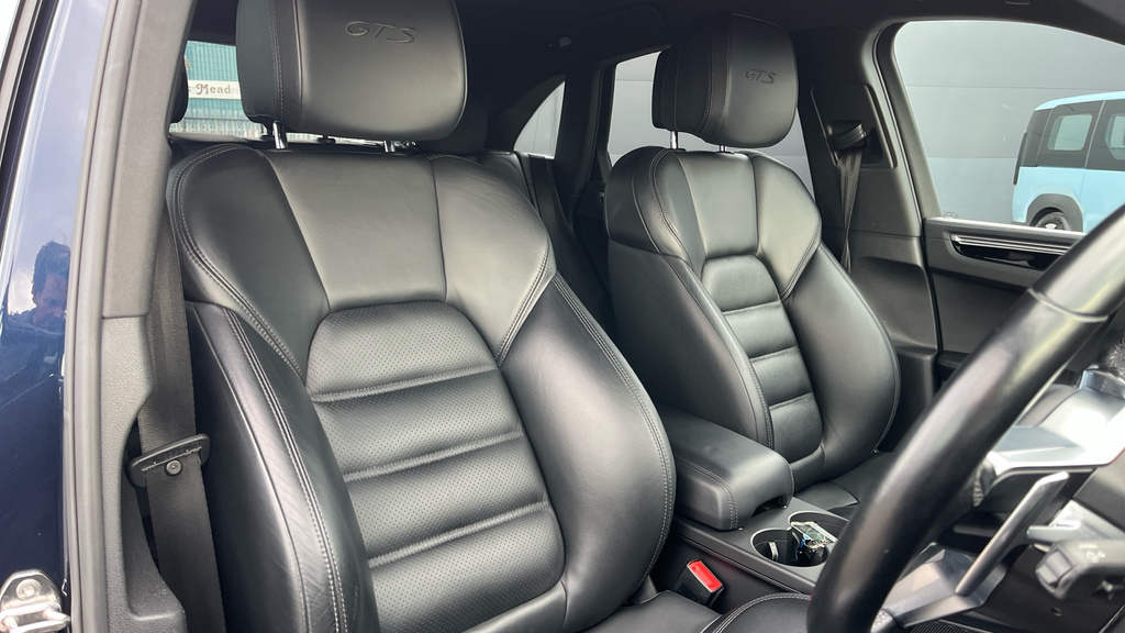 Porsche Macan Turbo Pdk Black #30