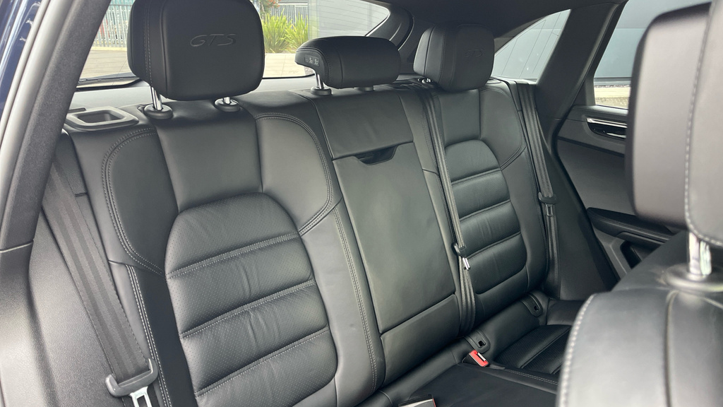Porsche Macan Turbo Pdk Black #23