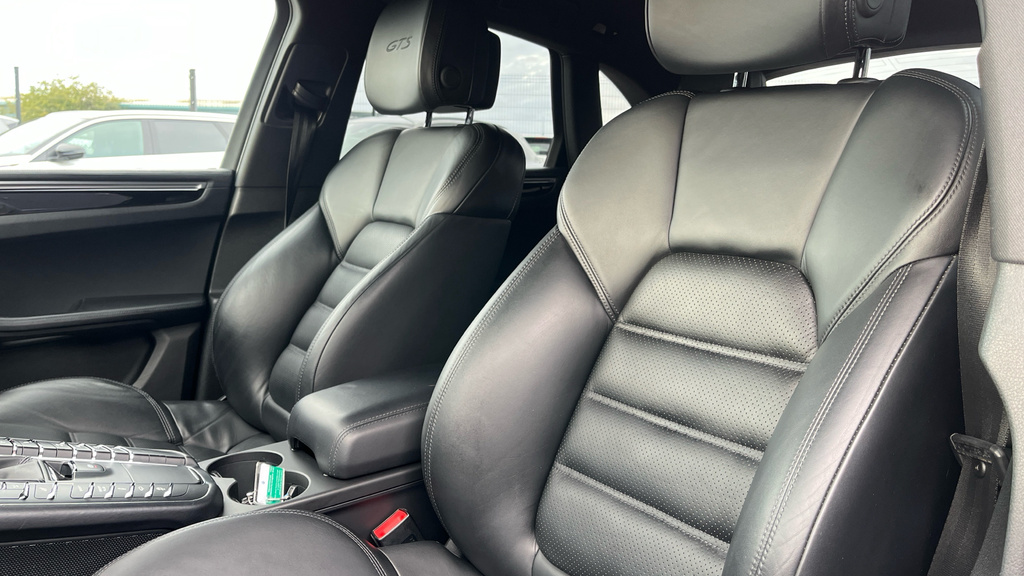 Porsche Macan Turbo Pdk Black #36