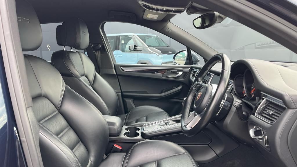 Porsche Macan Turbo Pdk Black #10