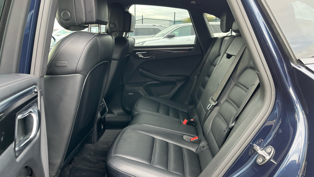 Porsche Macan Turbo Pdk Black #40