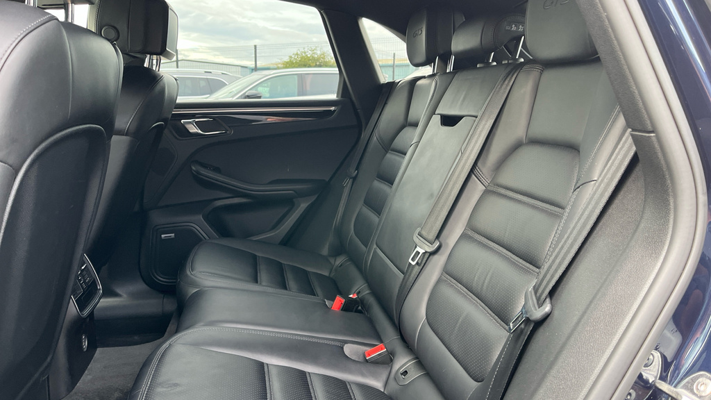Porsche Macan Turbo Pdk Black #11