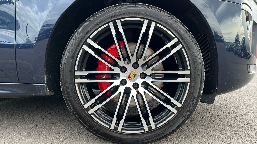 Porsche Macan Turbo Pdk Black #13