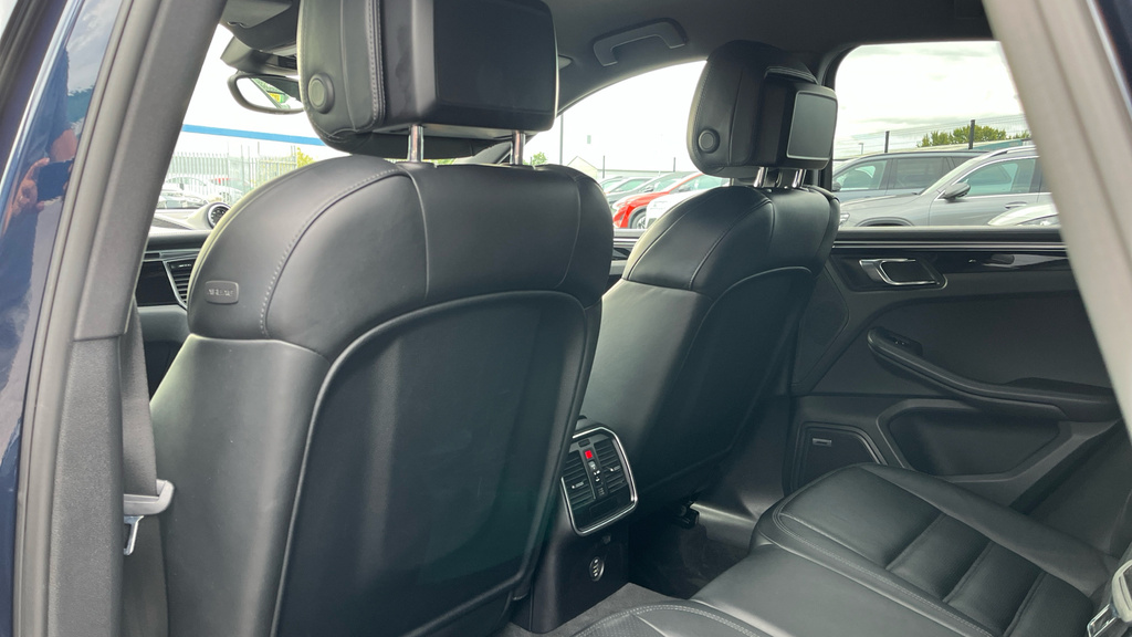 Porsche Macan Turbo Pdk Black #39