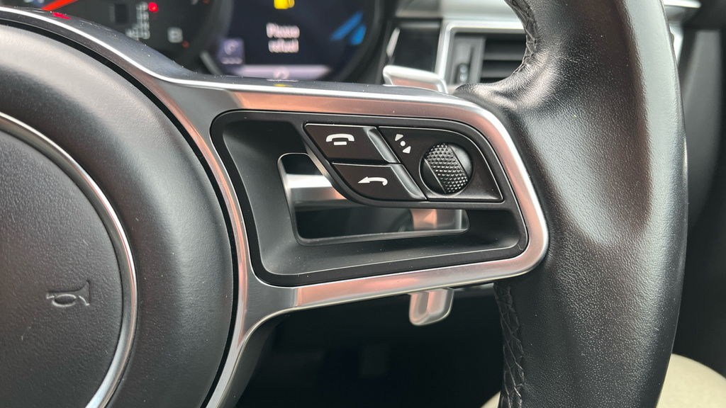 Porsche Macan Turbo Pdk Black #17