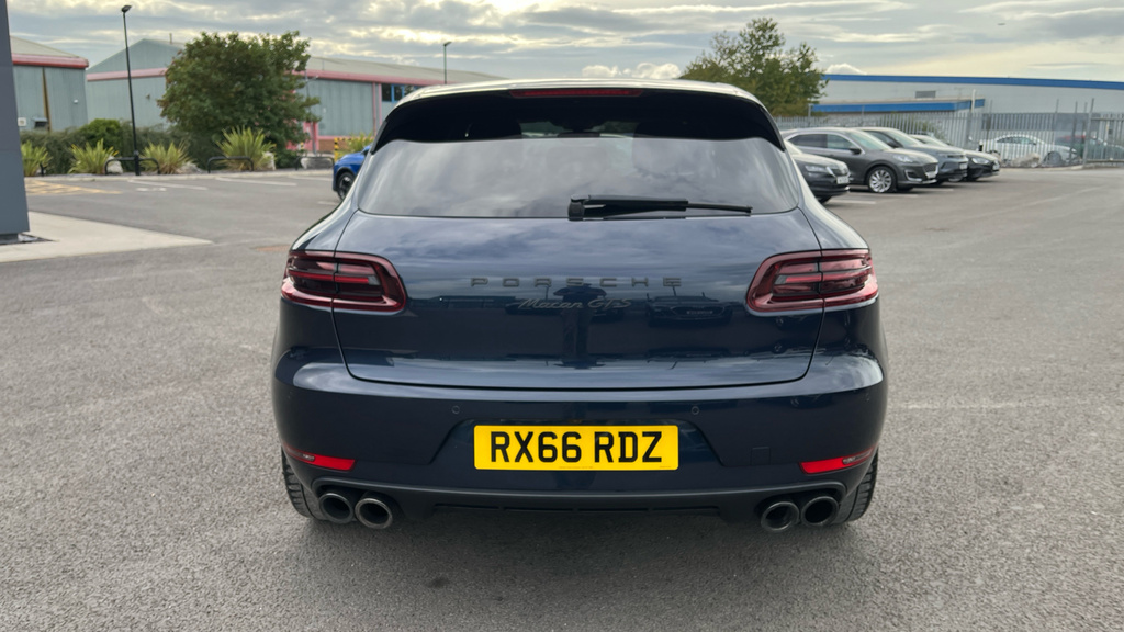 Porsche Macan Turbo Pdk Black #46