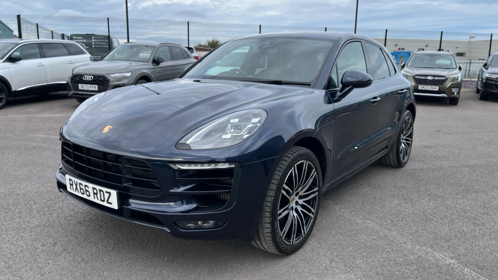 Porsche Macan Turbo Pdk Black #43