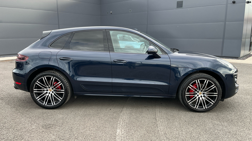 Porsche Macan Turbo Pdk Black #48